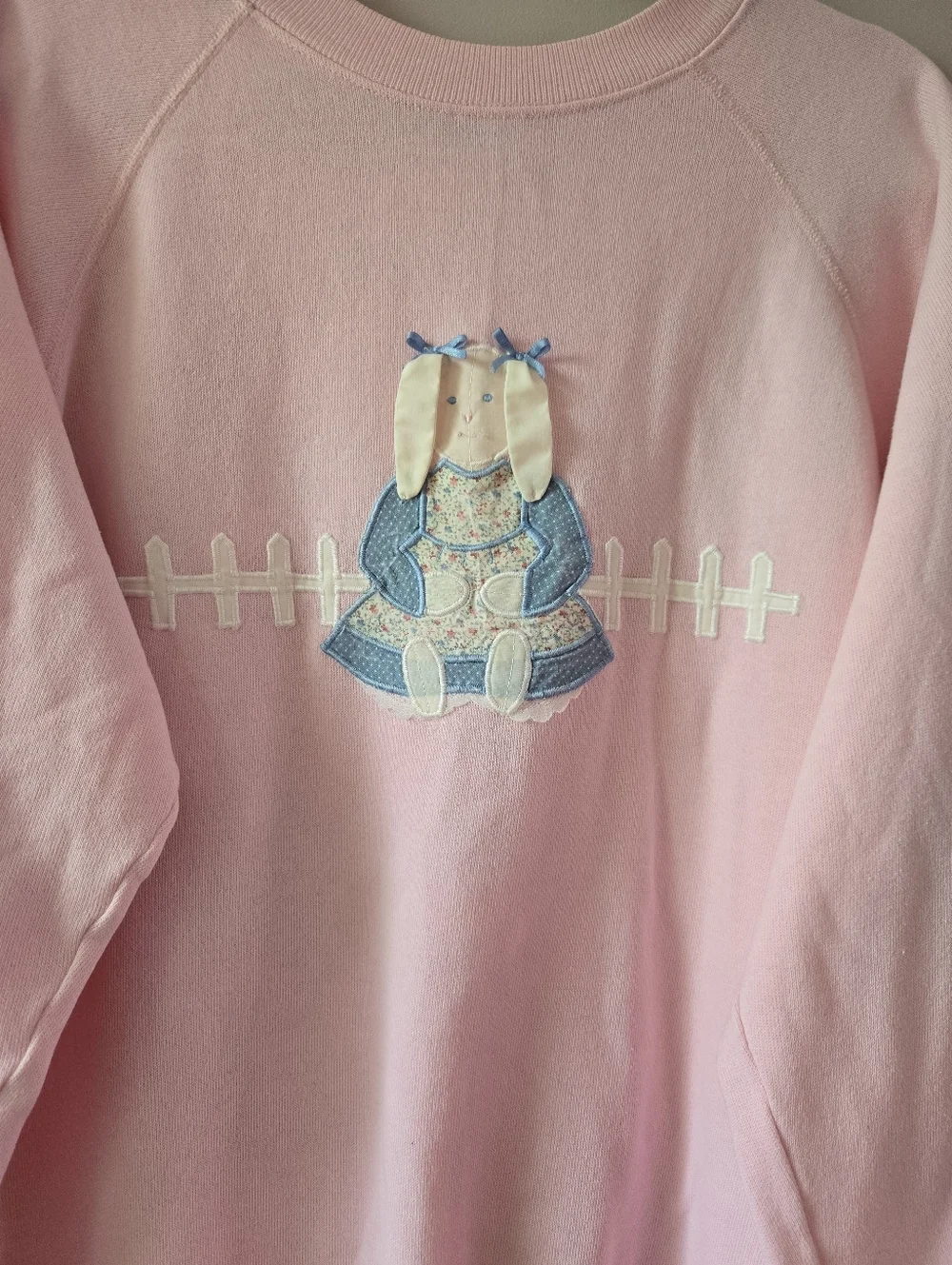 ​🐰 Vintage 80s/90s Hanes Pink Bunny Appliqué Sweatshirt - Picture 2 of 10